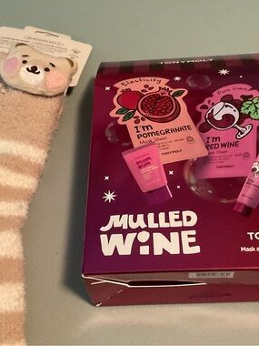 TONY MOLY Mulled Wine Mask Sheet Set and Crème Cozy Socks New